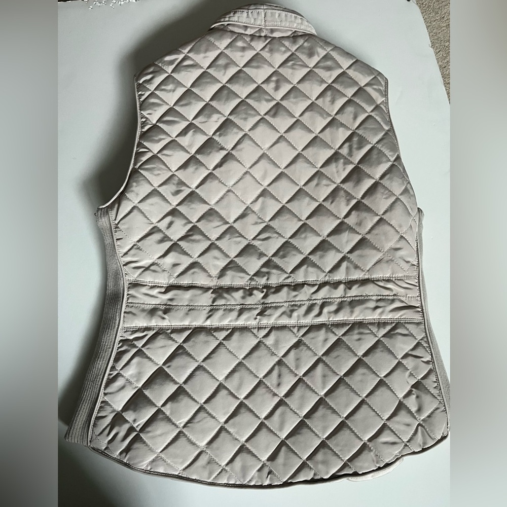 quilted vest zipper on the front - Picture 7 of 7